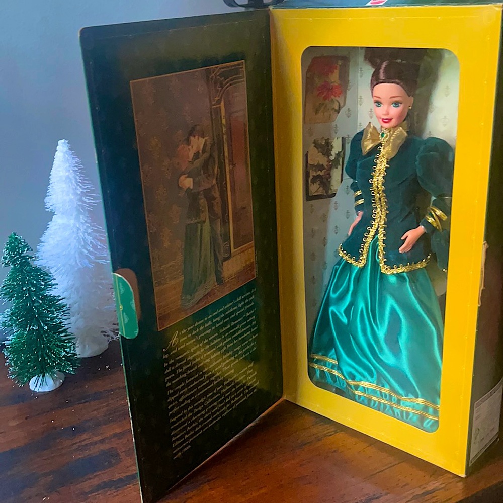 Vintage 1996 Yuletide Romance Barbie